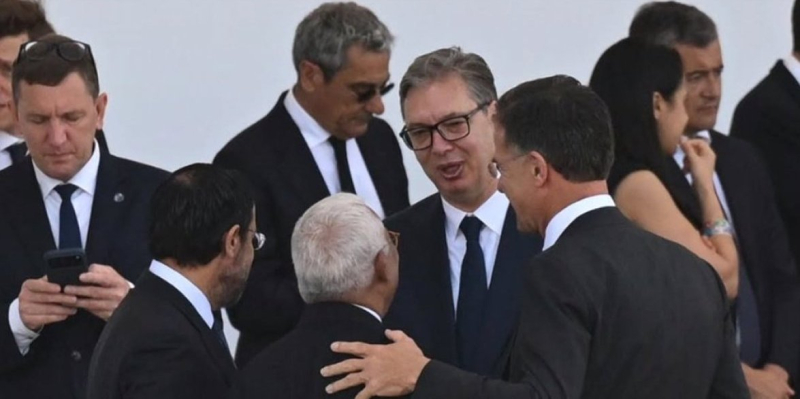 Blokaderima se ovo neće dopasti! Jedna fotografija iz Pariza zapušila usta svim mrziteljima Vučića (FOTO) Blokaderima se ovo neće dopasti! Jedna fotografija iz Pariza zapušila usta svim mrziteljima Vučića (FOTO)