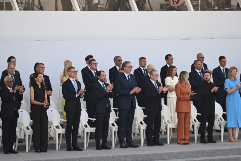 Blokaderima se ovo neće dopasti! Jedna fotografija iz Pariza zapušila usta svim mrziteljima Vučića (FOTO)