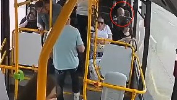 JEDAN DETALJ MU SVE UPROPASTIO: Našao tuđe pare i hteo da ih zadrži, a onda je njegov pakleni plan propao (VIDEO) JEDAN DETALJ MU SVE UPROPASTIO: Našao tuđe pare i hteo da ih zadrži, a onda je njegov pakleni plan propao (VIDEO)