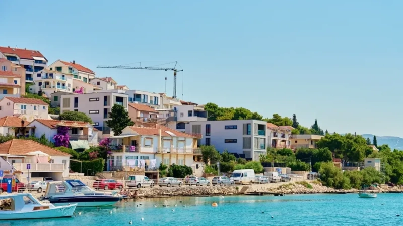Kvadrat kuće pored mora jeftiniji od kvadrata u Sopotu: Oglas sa Jadrana mnoge naterao da se zapitaju Kvadrat kuće pored mora jeftiniji od kvadrata u Sopotu: Oglas sa Jadrana mnoge naterao da se zapitaju