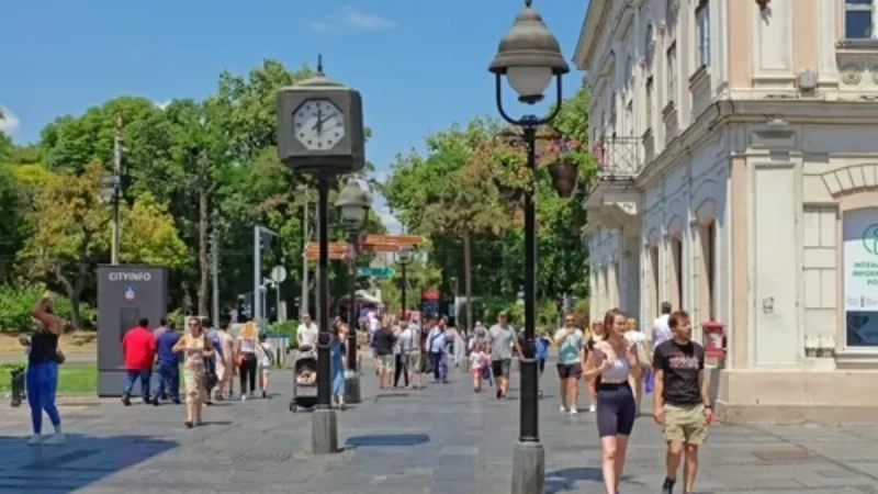 Meteorolozi upozoravaju: Srbiji preti novi talas paklenih vrućina, evo kada stižu temperature do 40 stepeni Meteorolozi upozoravaju: Srbiji preti novi talas paklenih vrućina, evo kada stižu temperature do 40 stepeni
