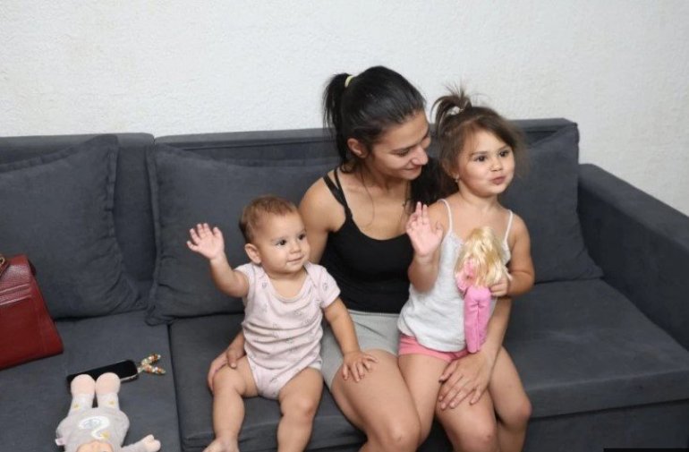 MILJANA LOĆKIĆ KUPILA KUĆU ZAHVALJUJUĆI AKCIJI KOJU JE POKRENULA "MEDIJSKA MREŽA": NJene ćerkice konačno imaju dom! (FOTO)