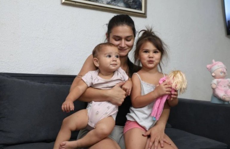 MILJANA LOĆKIĆ KUPILA KUĆU ZAHVALJUJUĆI AKCIJI KOJU JE POKRENULA "MEDIJSKA MREŽA": NJene ćerkice konačno imaju dom! (FOTO)