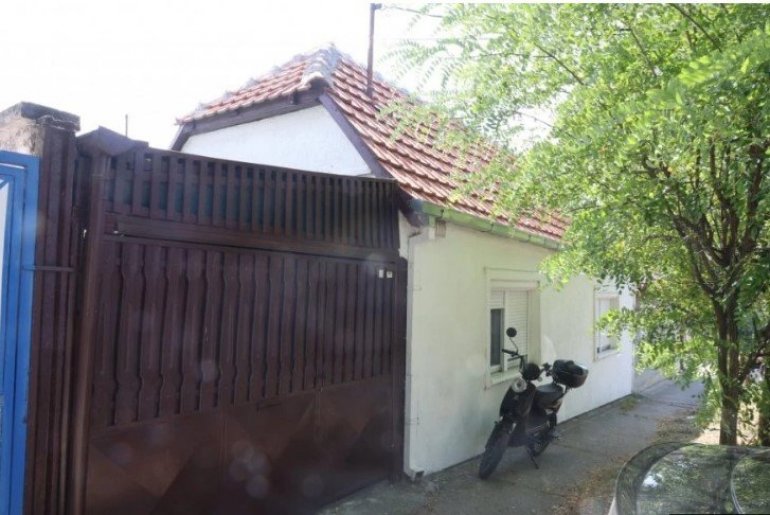 MILJANA LOĆKIĆ KUPILA KUĆU ZAHVALJUJUĆI AKCIJI KOJU JE POKRENULA "MEDIJSKA MREŽA": NJene ćerkice konačno imaju dom! (FOTO)