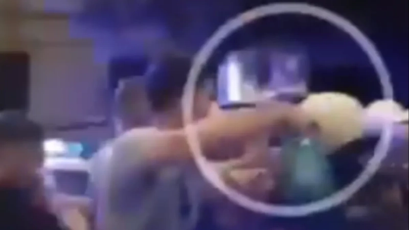 Napao policiju, dobio uslovnu kaznu, a sada tvrde da je žrtva: Važi li zakon za sve ili samo za politički podobne? Napao policiju, dobio uslovnu kaznu, a sada tvrde da je žrtva: Važi li zakon za sve ili samo za politički podobne?