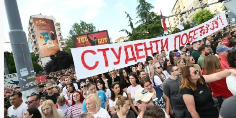 „Ne vredi trošiti reči na vas!“ Ne stišavaju se strasti između ZLF-a i blokadera sa fakulteta (FOTO) „Ne vredi trošiti reči na vas!“ Ne stišavaju se strasti između ZLF-a i blokadera sa fakulteta (FOTO)