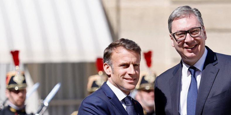 Obelodanjena udarna vest! Vučić putuje u Pariz na poziv Makrona – Prisustvovaće vojnoj paradi povodom Dana pada Bastilje Obelodanjena udarna vest! Vučić putuje u Pariz na poziv Makrona – Prisustvovaće vojnoj paradi povodom Dana pada Bastilje