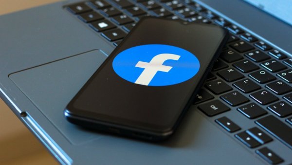 PAO FACEBOOK: U Srbiji svi dobili istu poruku (FOTO) PAO FACEBOOK: U Srbiji svi dobili istu poruku (FOTO)