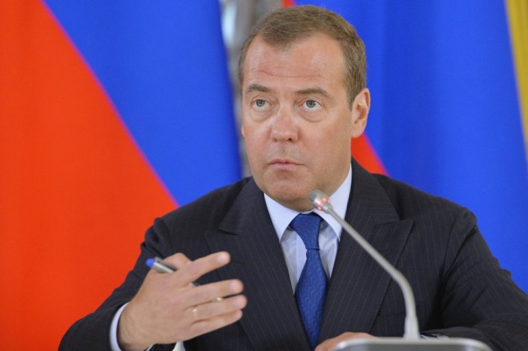 Peskov: Medvedev će prisustvovati oproštajnoj ceremoniji od Alija Hemneija