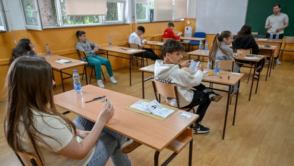 PO PREDMET I ČAS MANJE: Školama stigao dopi o izmeni programa za prvi razred gimnazija PO PREDMET I ČAS MANJE: Školama stigao dopi o izmeni programa za prvi razred gimnazija