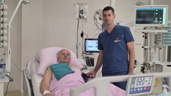 REVOLUCIONARNA OPERACIJA: Lekari Instituta „Dedinje“ dva srčana zaliska zamenili kroz rez od četiri centimetra REVOLUCIONARNA OPERACIJA: Lekari Instituta „Dedinje“ dva srčana zaliska zamenili kroz rez od četiri centimetra