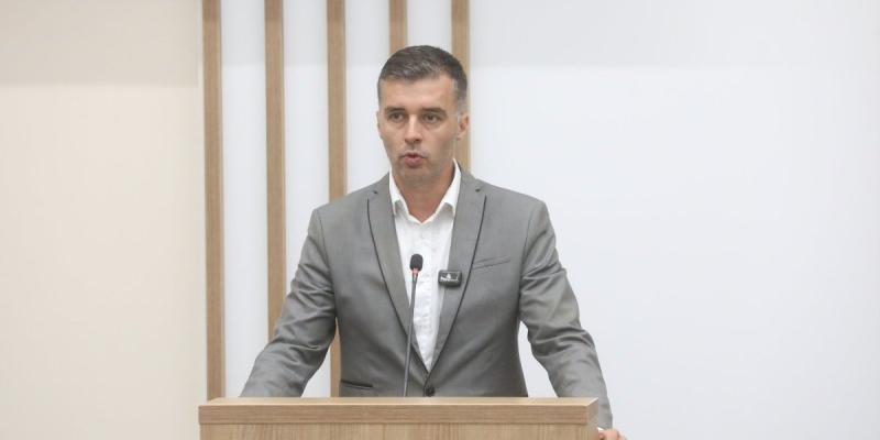 Sava njegovi razlače k’o krpu! Opoziciona sapunica – poslednji čin: Pale teške reči, pomenuti i lajkovi Sava njegovi razlače k’o krpu! Opoziciona sapunica – poslednji čin: Pale teške reči, pomenuti i lajkovi