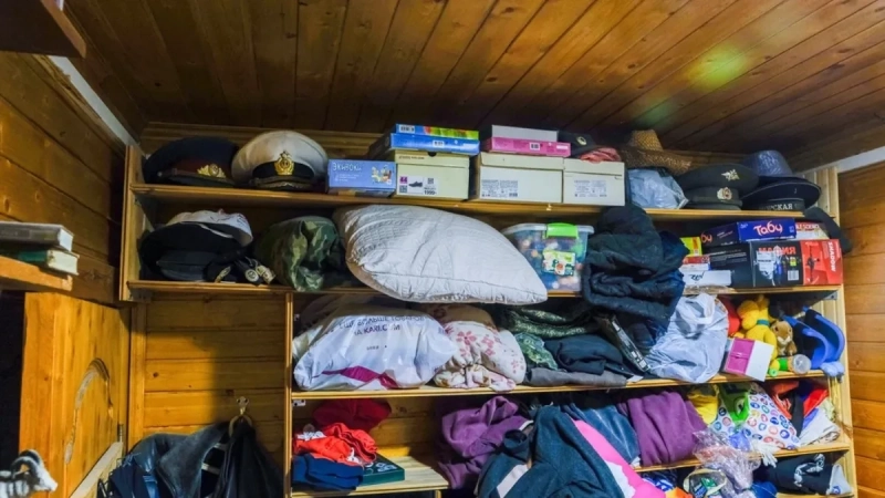 Skinuli zid tokom renoviranja i pronašli skriveno blago – decenijama niko nije znao šta se krije unutra Skinuli zid tokom renoviranja i pronašli skriveno blago – decenijama niko nije znao šta se krije unutra