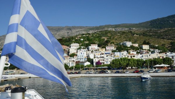 Srpkinja zadržana na lečenju u Grčkoj, vlasnik apartmana pomogao njoj i porodici Srpkinja zadržana na lečenju u Grčkoj, vlasnik apartmana pomogao njoj i porodici