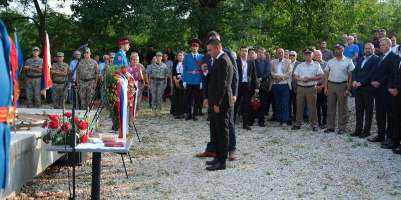 U Gornjem Jelovcu, pred svetinjom stradanja: Nikola Vučen odao počast amanetu predaka