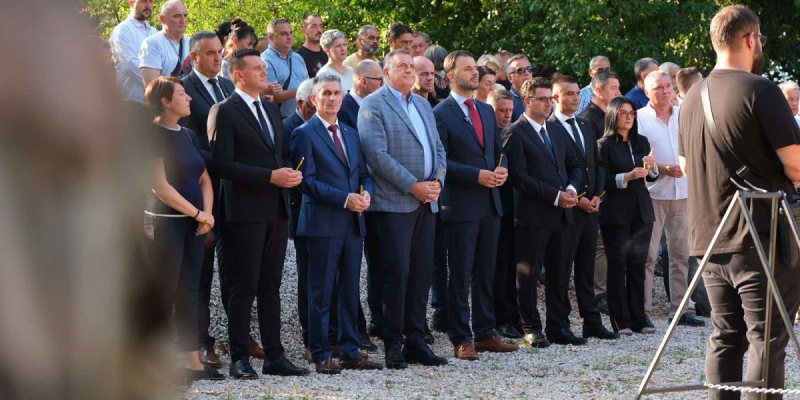 U Gornjem Jelovcu, pred svetinjom stradanja: Nikola Vučen odao počast amanetu predaka