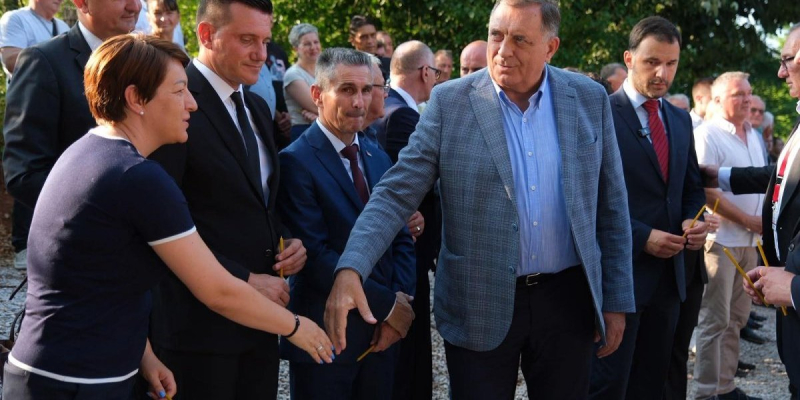 U Gornjem Jelovcu, pred svetinjom stradanja: Nikola Vučen odao počast amanetu predaka