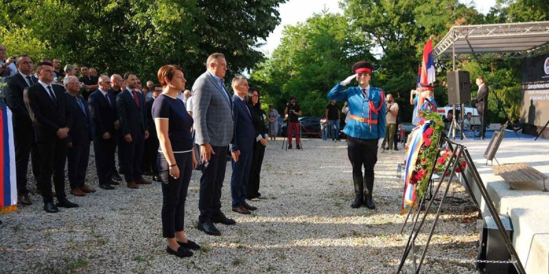 U Gornjem Jelovcu, pred svetinjom stradanja: Nikola Vučen odao počast amanetu predaka