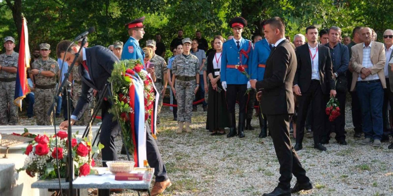 U Gornjem Jelovcu, pred svetinjom stradanja: Nikola Vučen odao počast amanetu predaka