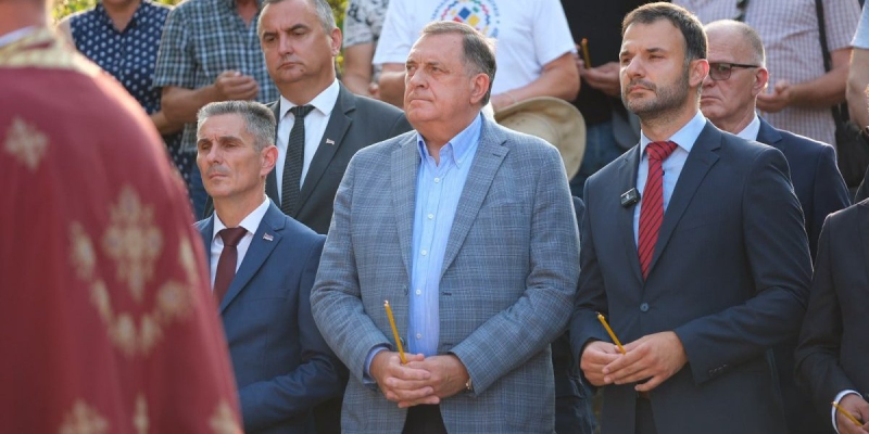 U Gornjem Jelovcu, pred svetinjom stradanja: Nikola Vučen odao počast amanetu predaka