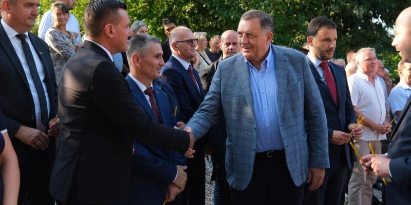 U Gornjem Jelovcu, pred svetinjom stradanja: Nikola Vučen odao počast amanetu predaka