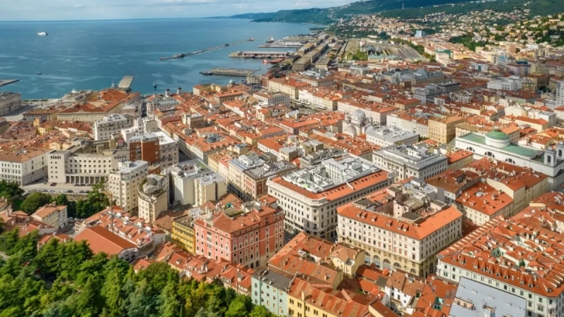 U gradu koji Srbi vole, i dalje postoji zid na plaži koji razdvaja muškarce i žene U gradu koji Srbi vole, i dalje postoji zid na plaži koji razdvaja muškarce i žene