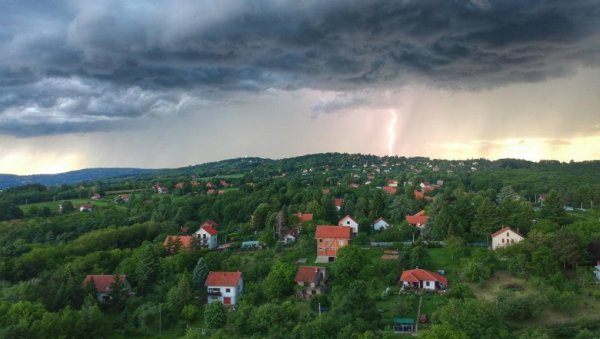 U naredna dva sata na području Vojvodine, zapadne Srbije i Šumadije moguće nevreme U naredna dva sata na području Vojvodine, zapadne Srbije i Šumadije moguće nevreme