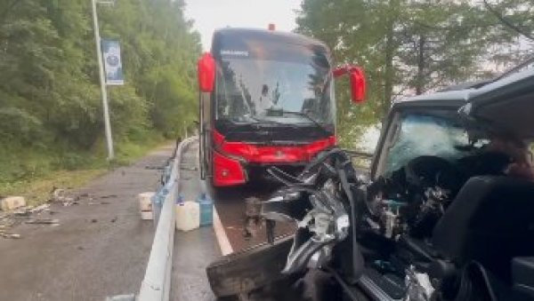 (UZNEMIRUJUĆI FOTO/VIDEO) Teška saobraćajna nesreća na auto-putu (UZNEMIRUJUĆI FOTO/VIDEO) Teška saobraćajna nesreća na auto-putu