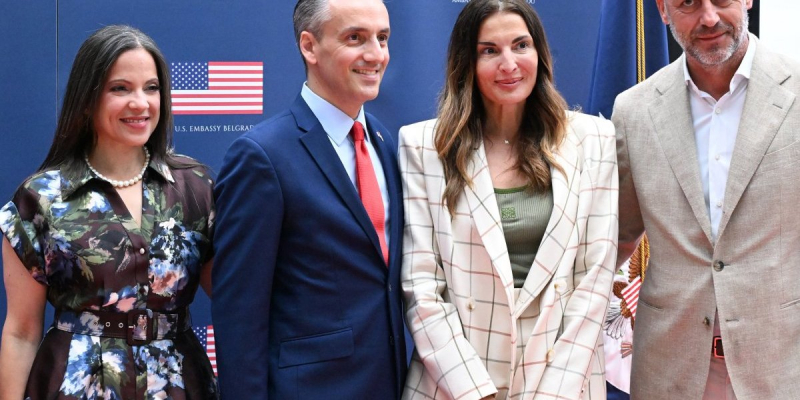 Vučić na svečanom prijemu u Ambasadi SAD! Obeležava se veliki jubilej – 250 godina američke nezavisnosti (FOTO/VIDEO)