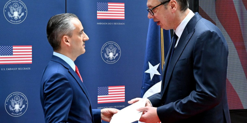 Vučić na svečanom prijemu u Ambasadi SAD! Obeležava se veliki jubilej – 250 godina američke nezavisnosti (FOTO/VIDEO)