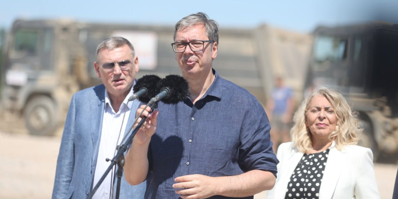 Vučić razotkrio aferu „zvučni top“! Sve su izmislili, dobiće sudski epilog (FOTO) Vučić razotkrio aferu „zvučni top“! Sve su izmislili, dobiće sudski epilog (FOTO)