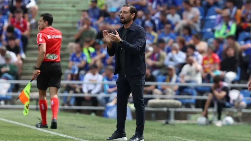 „Biće teško, teren ume da bude komplikovan“ Trener Hetafea pominjao Sašu Ilića pred revanš u Humskoj „Biće teško, teren ume da bude komplikovan“ Trener Hetafea pominjao Sašu Ilića pred revanš u Humskoj