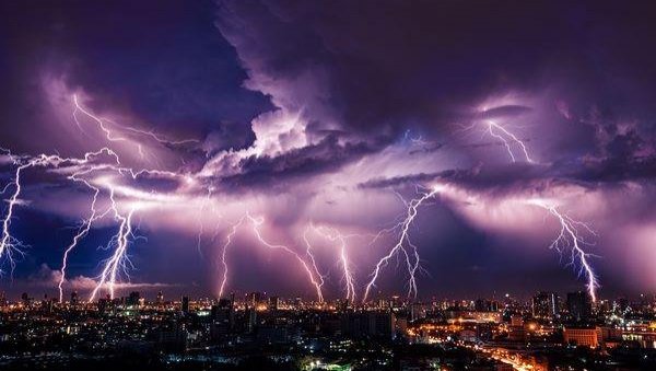 DANAS I SUTRA PAKLENO, A ONDA TOTALNI ZAOKRET Hitno se oglasio RHMZ: Stižu pljuskovi sa grmljavinom i nagli pad temperature (FOTO) DANAS I SUTRA PAKLENO, A ONDA TOTALNI ZAOKRET Hitno se oglasio RHMZ: Stižu pljuskovi sa grmljavinom i nagli pad temperature (FOTO)