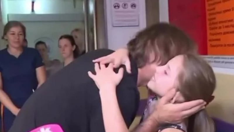 ŽELJKO MITROVIĆ I ŽAN KLOD VAN DAM POSETILI DECU OBOLELU OD RAKA U NIŠU: Obradovali mališane i priredili im nezaboravan dan!