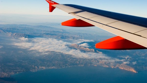 HAOS NA AERODROMU U NIRNBERGU: Izbila masovna tuča oko mesta u redu, 11 ljudi izbačeno iz aviona HAOS NA AERODROMU U NIRNBERGU: Izbila masovna tuča oko mesta u redu, 11 ljudi izbačeno iz aviona