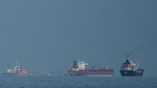 IRGC: Supertanker naleteo na mine u Ormuskom moreuzu i zapalio se IRGC: Supertanker naleteo na mine u Ormuskom moreuzu i zapalio se