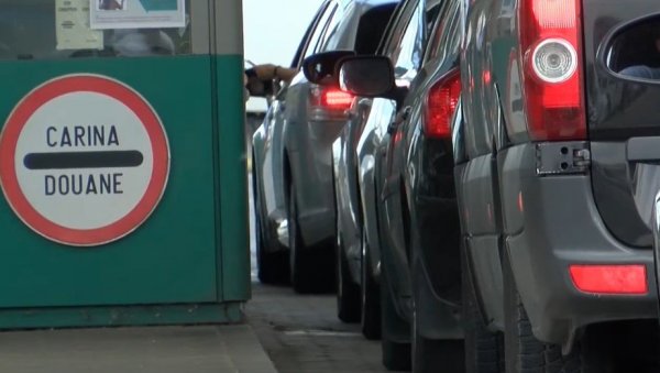 Kolaps na granicama: Na ovom prelazu čeka se čak četiri sata, evo gde su najveće gužve Kolaps na granicama: Na ovom prelazu čeka se čak četiri sata, evo gde su najveće gužve