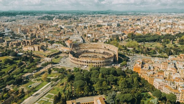 LACIO RASTE DVOSTRUKO BRŽE OD ITALIJE: Izvoz, turizam i zapošljavanje su u stalnom procvatu LACIO RASTE DVOSTRUKO BRŽE OD ITALIJE: Izvoz, turizam i zapošljavanje su u stalnom procvatu