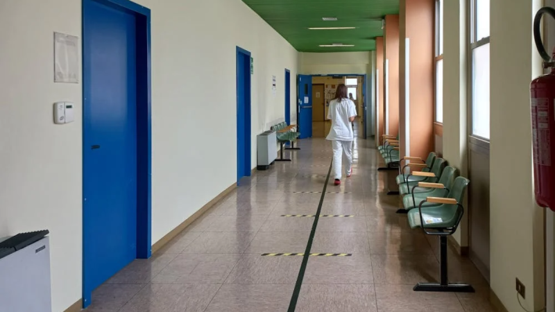 Luka (38) umro u čekaonici bolnice: Imao bol u grudima i visok pritisak, a lekari navodno rekli: „Opet si došao?!“ Luka (38) umro u čekaonici bolnice: Imao bol u grudima i visok pritisak, a lekari navodno rekli: „Opet si došao?!“