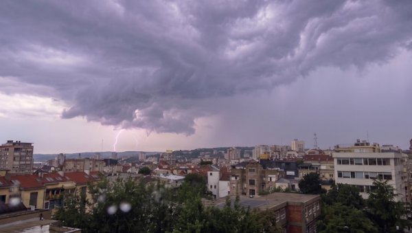 RHMZ objavio upozorenje na grmljavinske nepogode i olujni vetar RHMZ objavio upozorenje na grmljavinske nepogode i olujni vetar