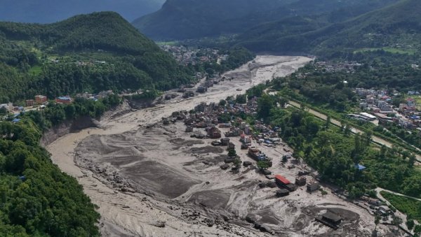 Snimci poplave iz Nepala i Tibeta Snimci poplave iz Nepala i Tibeta