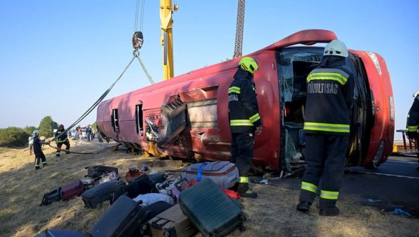 STRADALI U NESREĆI U MAĐARSKOJ VRAĆALI SE SA HODOČAŠĆA U MEĐUGORJU! Poljske vlasti potvrdile da je vozilo išlo i u BiH, poginulo 12 osoba STRADALI U NESREĆI U MAĐARSKOJ VRAĆALI SE SA HODOČAŠĆA U MEĐUGORJU! Poljske vlasti potvrdile da je vozilo išlo i u BiH, poginulo 12 osoba
