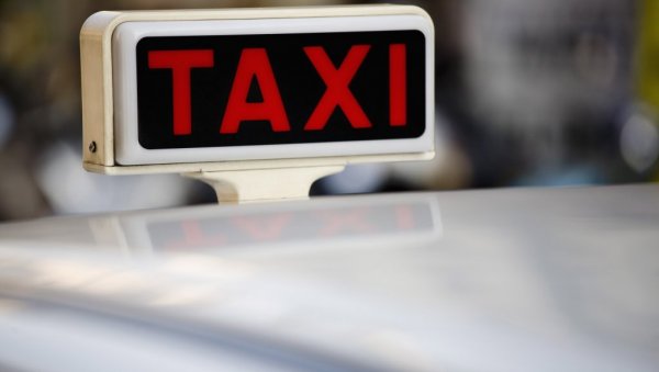 TAKSISTA ZAUSTAVLJEN NA AERODROMU FJUMUČINO: Sa 1,3 kilograma hašiša TAKSISTA ZAUSTAVLJEN NA AERODROMU FJUMUČINO: Sa 1,3 kilograma hašiša