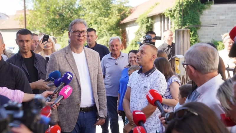 Tetka prišla Vučiću da pita za bratanicu! Predsednik joj rekao: Biće rešeno, dobili su saglasnost Tetka prišla Vučiću da pita za bratanicu! Predsednik joj rekao: Biće rešeno, dobili su saglasnost