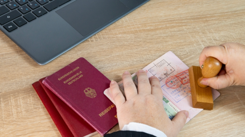 Ušao je u zemlju sa turističkom vizom od 15 dana – ostao je 26 godina, tek sad su ga uhapsili Ušao je u zemlju sa turističkom vizom od 15 dana – ostao je 26 godina, tek sad su ga uhapsili