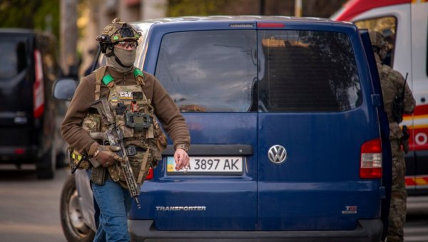 UKRAJINCI TUKU STAKLENIM FLAŠAMA I CIGLAMA: Ispovest o mučenju zarobljenika UKRAJINCI TUKU STAKLENIM FLAŠAMA I CIGLAMA: Ispovest o mučenju zarobljenika
