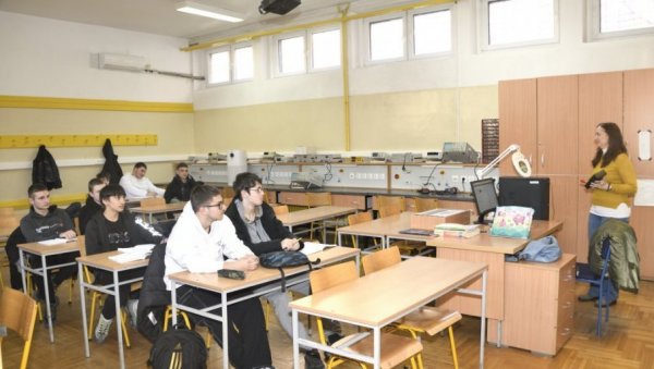 ZA STARIJE OD 17 GODINA: Upis od 24. do 27. avgusta ZA STARIJE OD 17 GODINA: Upis od 24. do 27. avgusta