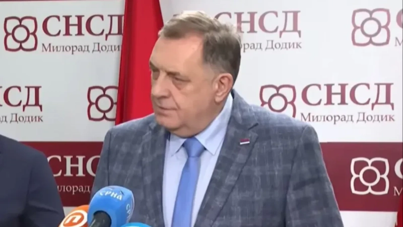 Dodik razmazao Karen Pirs ko imalin: Kome će ona da drži lekcije Dodik razmazao Karen Pirs ko imalin: Kome će ona da drži lekcije