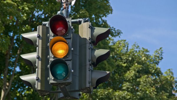 Kažnjivo: Vozači i pešaci, ovo ne smete da radite! Kažnjivo: Vozači i pešaci, ovo ne smete da radite!