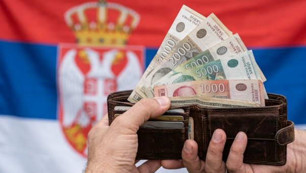 KRAJNJI ROK ZA PODIZANJE 6.000 DINARA NIJE DANAS Pošta apeluje na građane: Nema potrebe za gužvama, novac se može podići i naknadno KRAJNJI ROK ZA PODIZANJE 6.000 DINARA NIJE DANAS Pošta apeluje na građane: Nema potrebe za gužvama, novac se može podići i naknadno